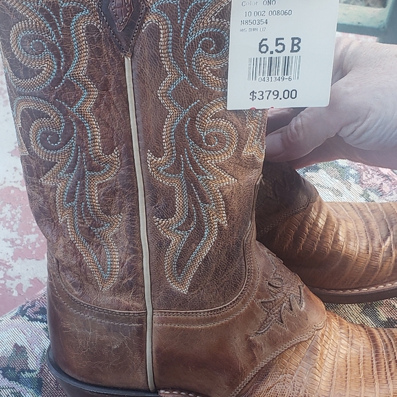 Boots - Picture 2 of 4